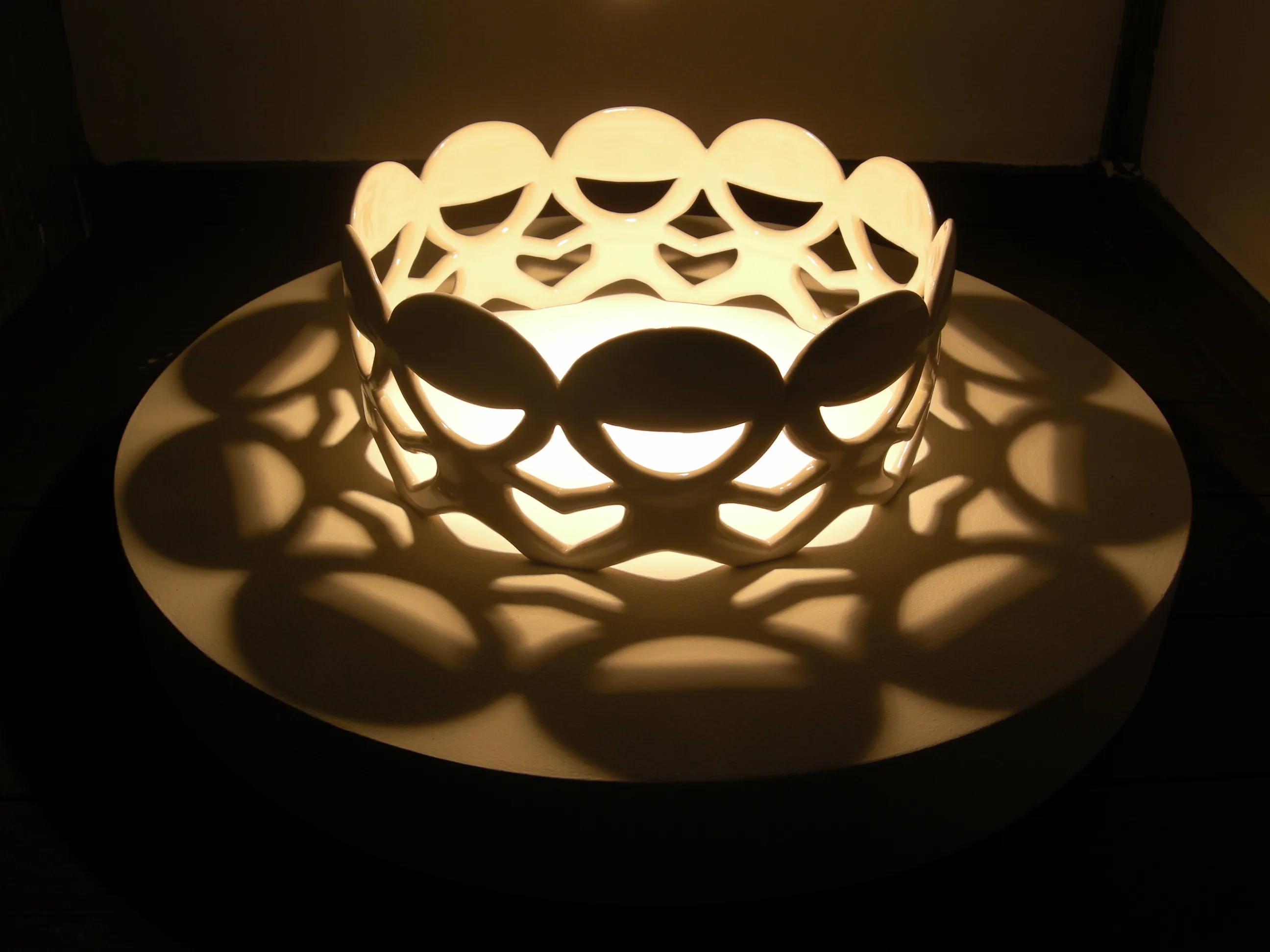 <p><strong>small circle of smiles </strong>(2009年)</p> 