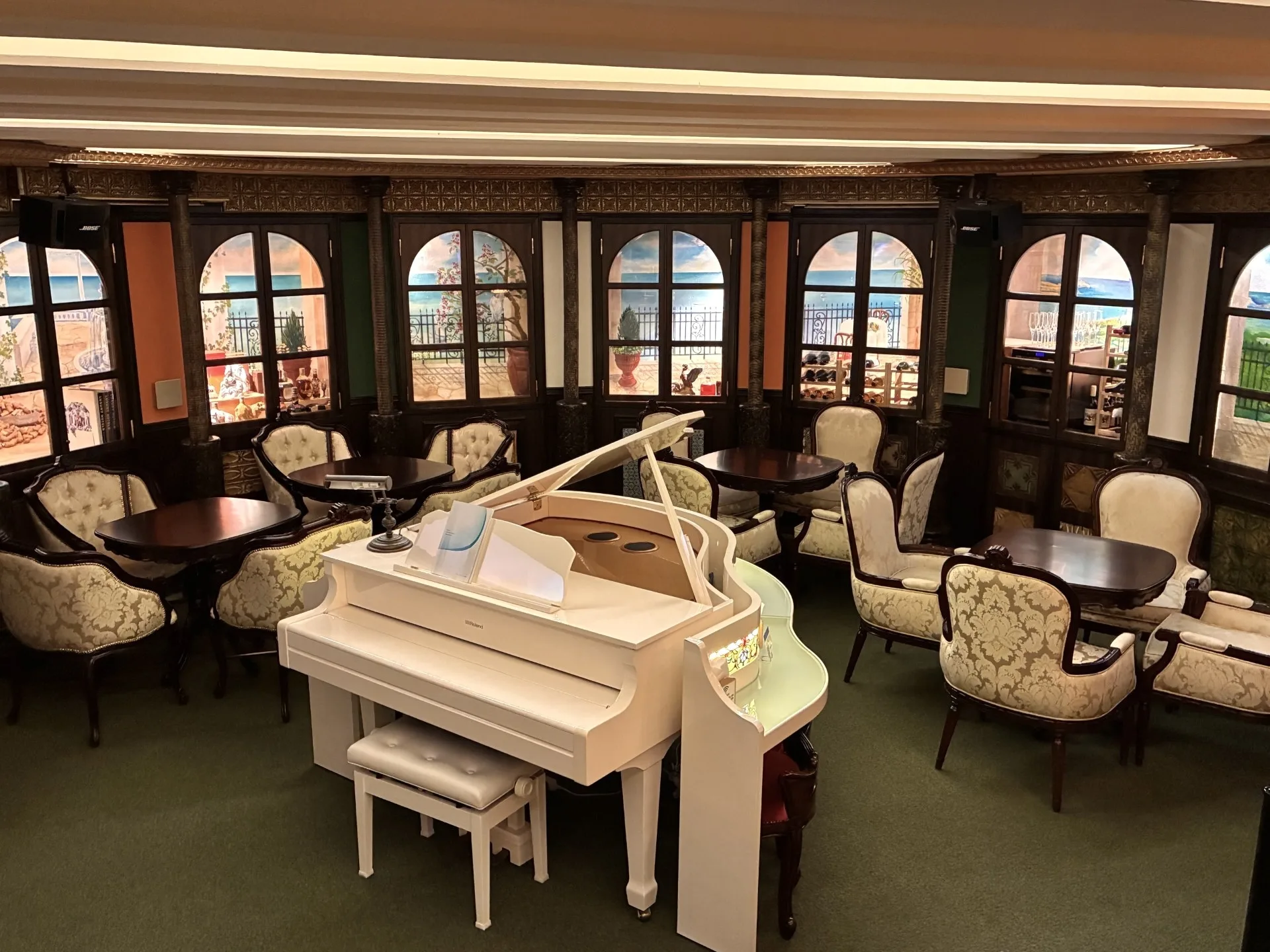 아지트 같은 공간에서 특별한 시간을