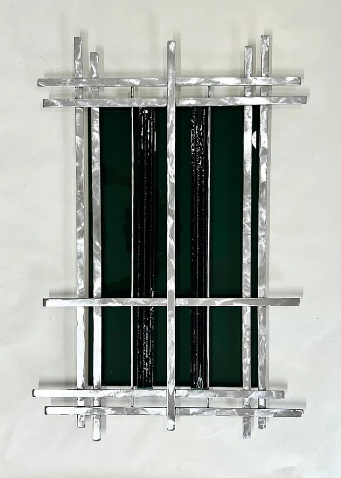 <p>《the edge》2024. glass, iron. Φ100×h180cm.</p> 